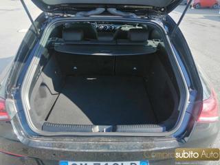 MERCEDES-BENZ CLA 180 usata, con Sedile posteriore sdoppiato