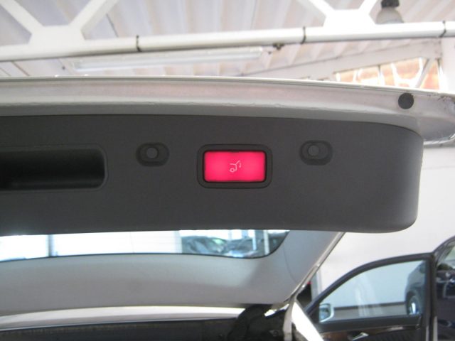 MERCEDES-BENZ E 320 usata, con Controllo trazione