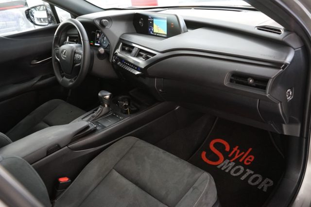 LEXUS UX 250h usata, con Chiusura centralizzata