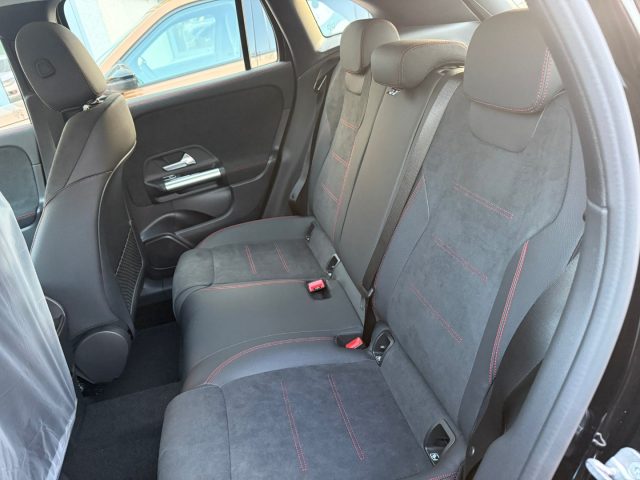 MERCEDES-BENZ GLA 180 usata 30