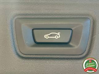 BMW 330 usata, con Fari LED