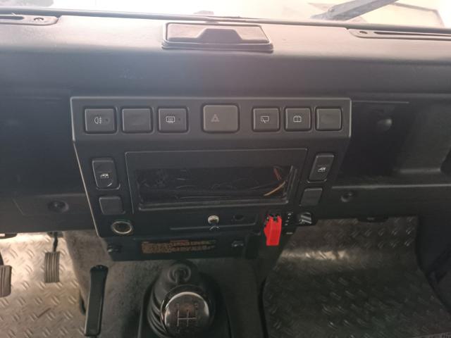 LAND ROVER Defender usata 15