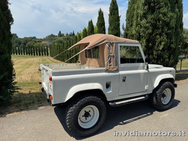 LAND ROVER Defender usata 1