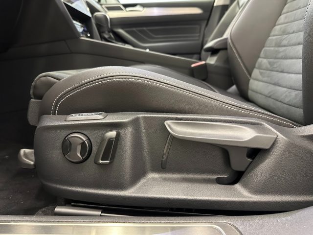 VOLKSWAGEN Passat Variant usata, con Frenata d