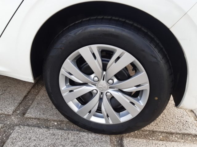 PEUGEOT 208 usata, con USB