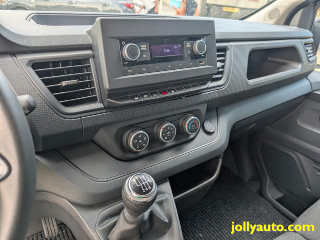RENAULT Trafic usata, con USB