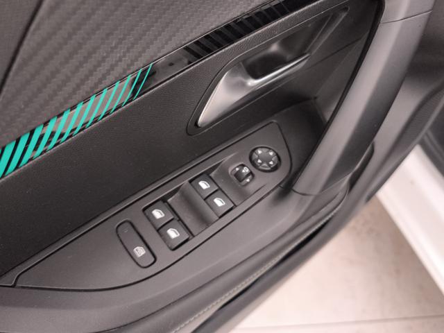 PEUGEOT 2008 usata, con Touch screen