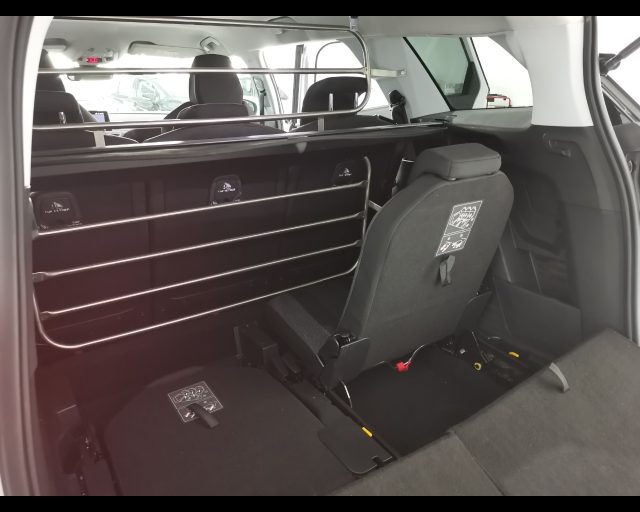 PEUGEOT 5008 usata, con Sensori di parcheggio posteriori