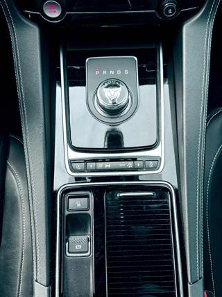 JAGUAR F-Pace usata, con Fari Xenon
