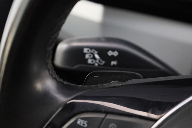 VOLKSWAGEN Caravelle usata, con Leve al volante