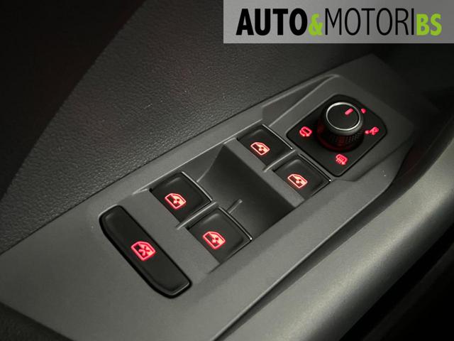 VOLKSWAGEN T-Cross usata, con USB