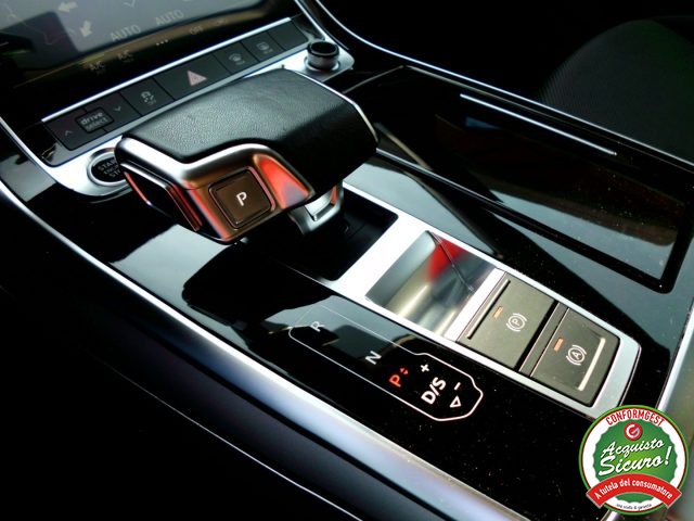 AUDI Q8 usata, con USB