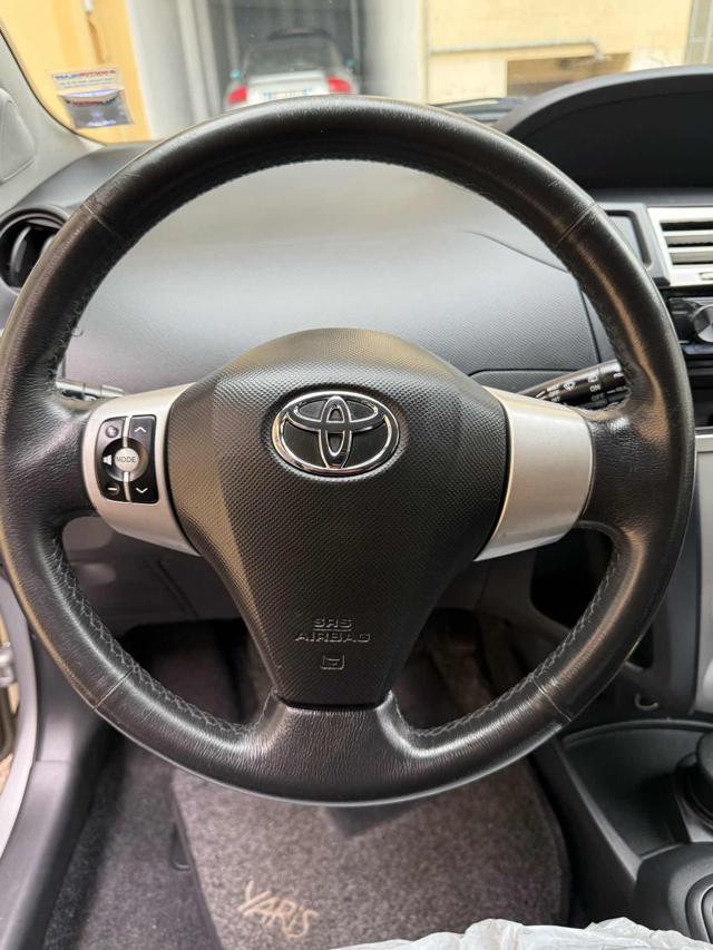 TOYOTA Yaris usata, con Airbag testa