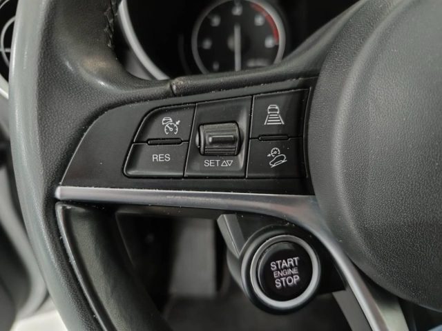 ALFA ROMEO Stelvio usata, con Autoradio digitale