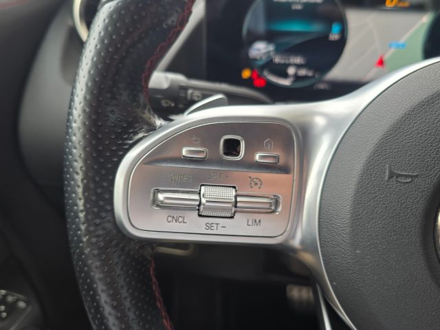 MERCEDES-BENZ GLA 200 usata, con Leve al volante