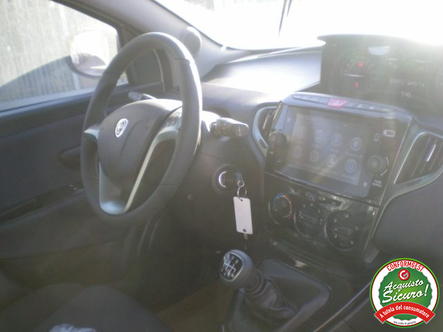 LANCIA Ypsilon usata, con Autoradio digitale