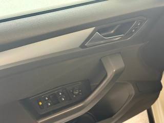 VOLKSWAGEN T-Roc usata, con Autoradio