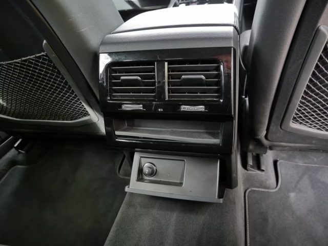 VOLKSWAGEN Touareg usata, con Interni in pelle