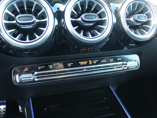 MERCEDES-BENZ B 180 usata, con Sensori di parcheggio anteriori