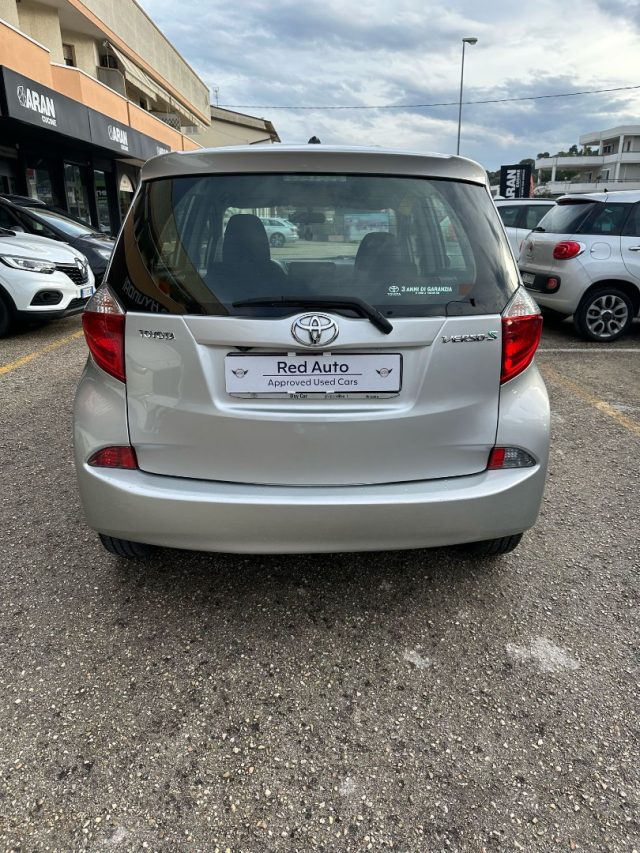 TOYOTA Verso-S usata, con Airbag