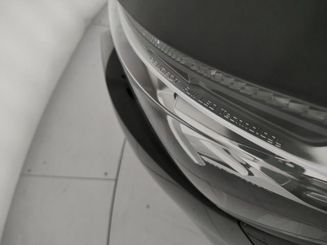 PEUGEOT 3008 usata, con Airbag