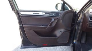 VOLKSWAGEN Touareg usata, con Airbag testa