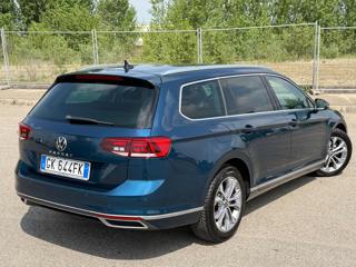 VOLKSWAGEN Passat Variant usata, con Park Distance Control