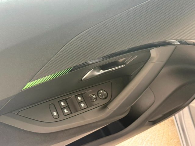 PEUGEOT 2008 usata, con Sensore di pioggia