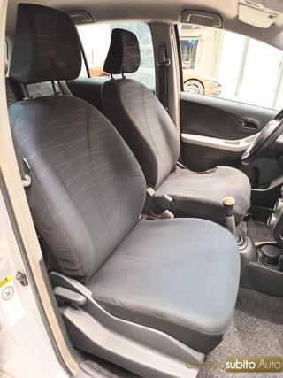 TOYOTA Yaris usata 15