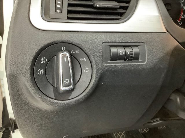SKODA Rapid usata, con Sensori di parcheggio posteriori