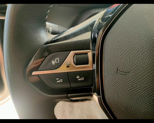 PEUGEOT 208 usata, con Portellone posteriore elettrico
