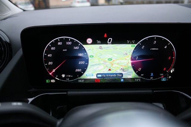 MERCEDES-BENZ GLA 200 usata, con Controllo elettronico della corsia