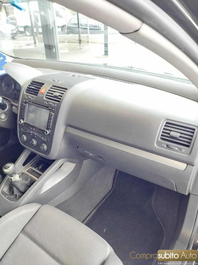VOLKSWAGEN Golf usata, con Airbag testa