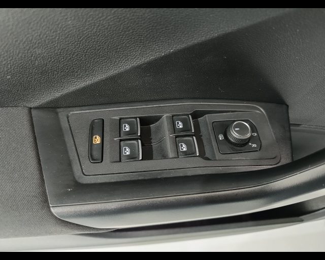 VOLKSWAGEN T-Roc usata, con Autoradio digitale