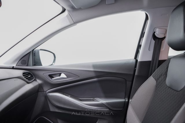 OPEL Grandland X usata, con Luci diurne LED
