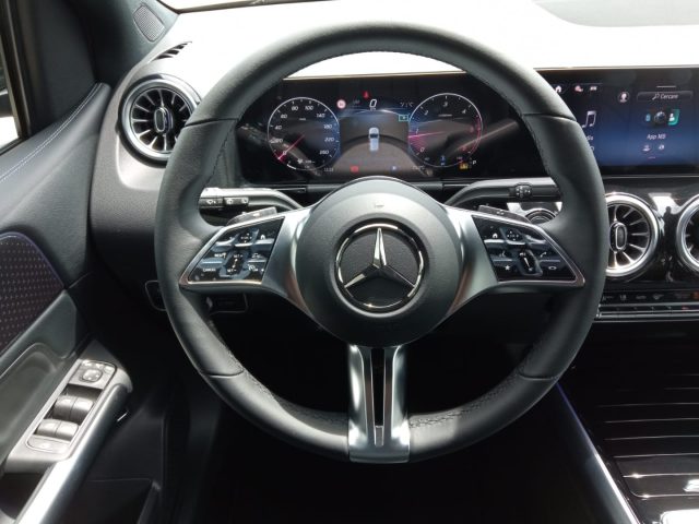 MERCEDES-BENZ B 180 usata, con Sistema di navigazione