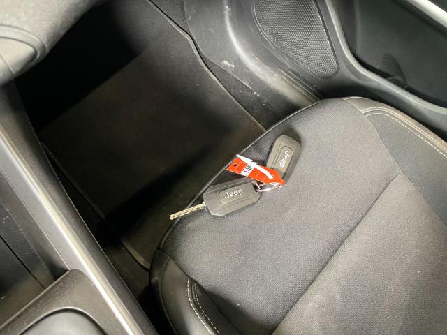 JEEP Avenger usata, con USB