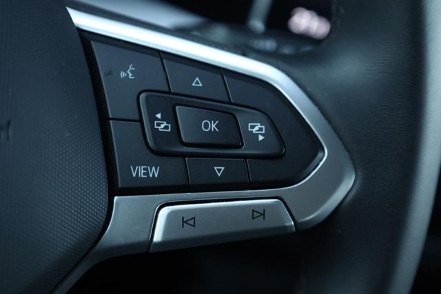 VOLKSWAGEN Golf usata, con USB