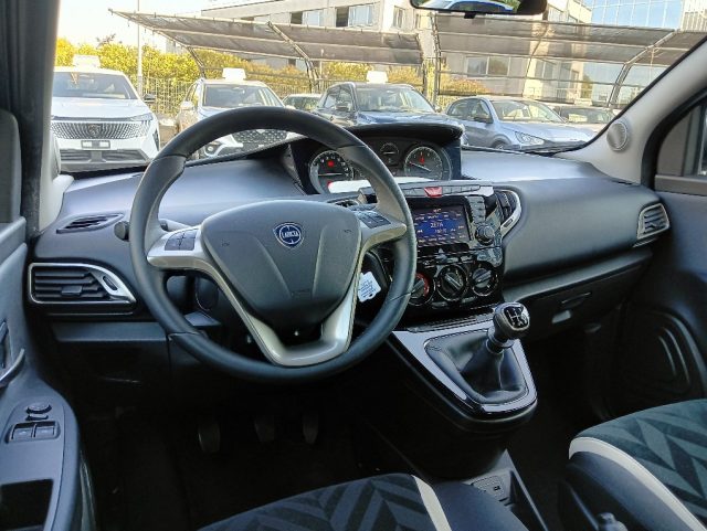 LANCIA Ypsilon usata, con Autoradio