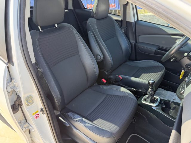 TOYOTA Yaris usata 26