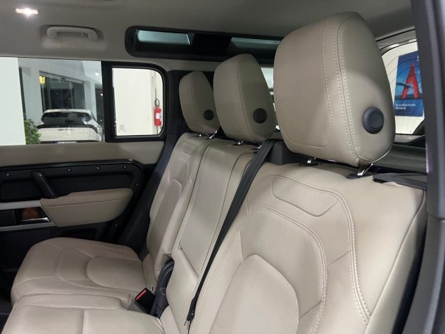 LAND ROVER Defender usata, con Controllo vocale