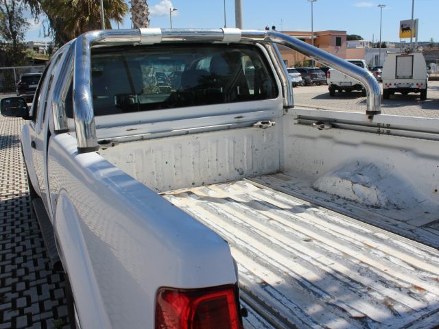 NISSAN Navara usata, con MP3