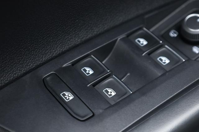 VOLKSWAGEN Taigo usata, con Autoradio digitale