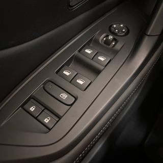 PEUGEOT 308 usata, con Autoradio digitale