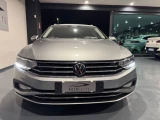 VOLKSWAGEN Passat Variant usata, con Airbag