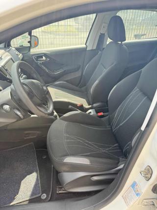 PEUGEOT 208 usata, con Autoradio