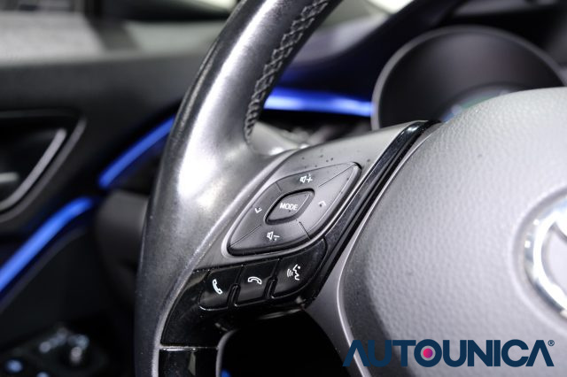 TOYOTA C-HR usata, con USB