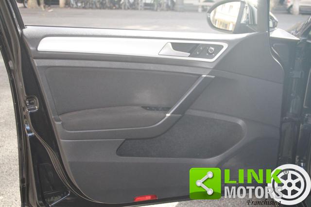 VOLKSWAGEN Golf usata, con USB