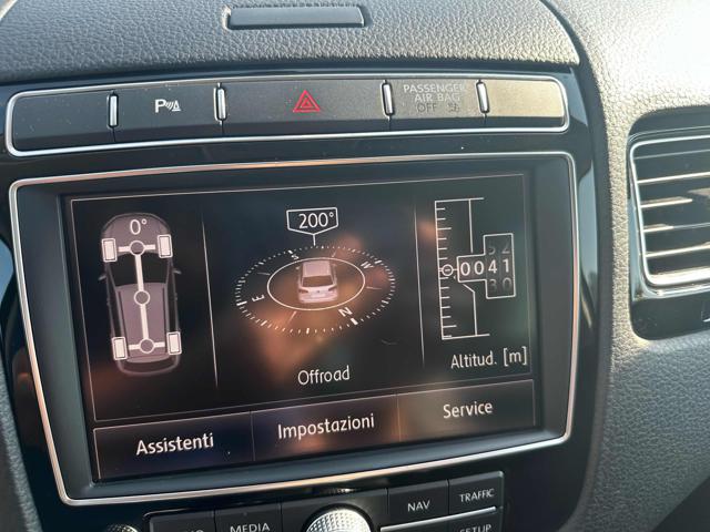 VOLKSWAGEN Touareg usata, con Park Distance Control