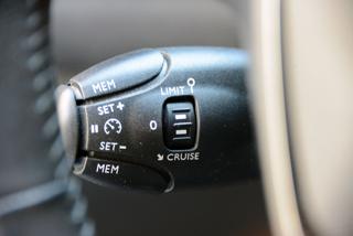 PEUGEOT 2008 usata, con Volante multifunzione